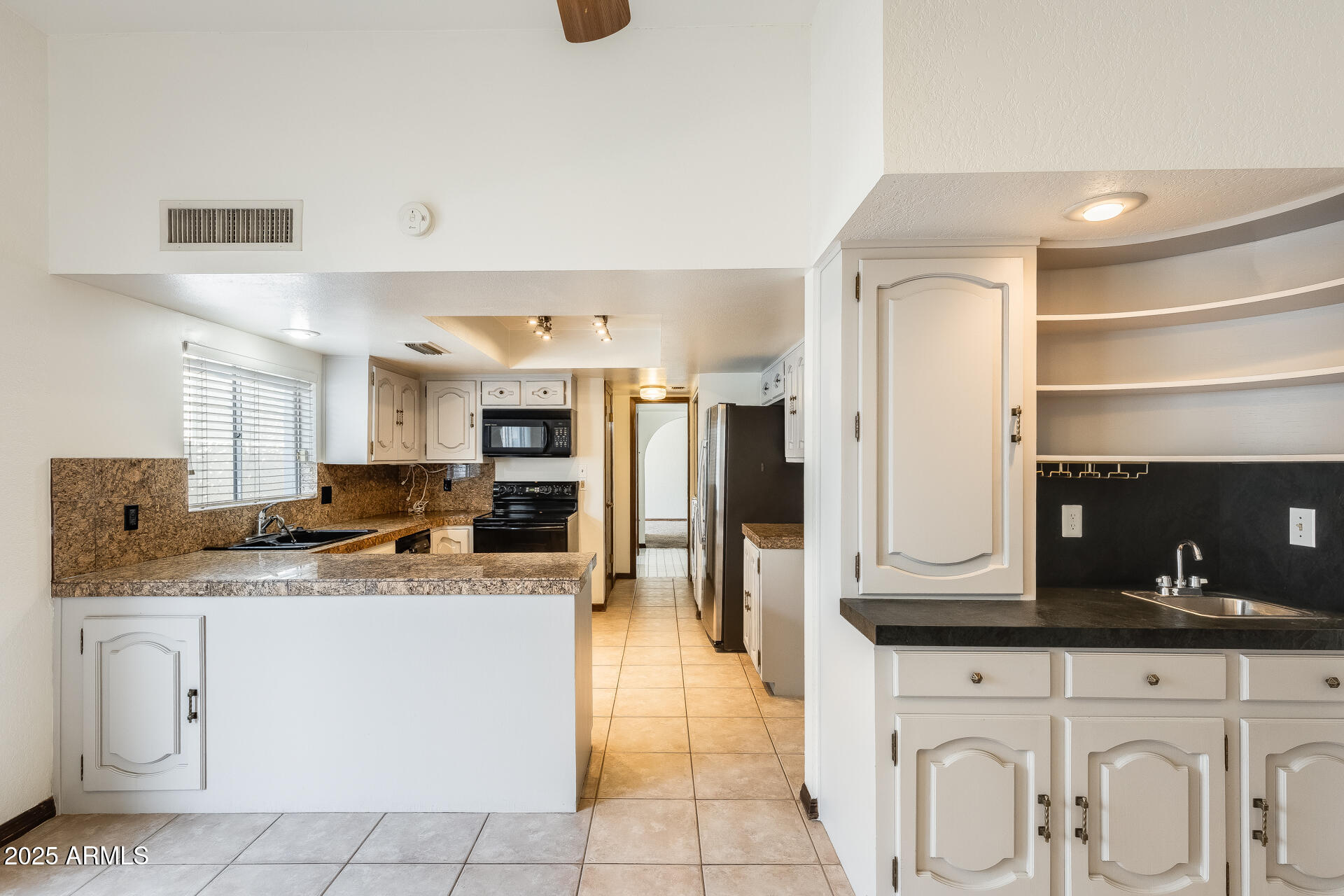 6142 North 13th Street Phoenix, AZ 85014 - Photo 5 of 24 Kitchen