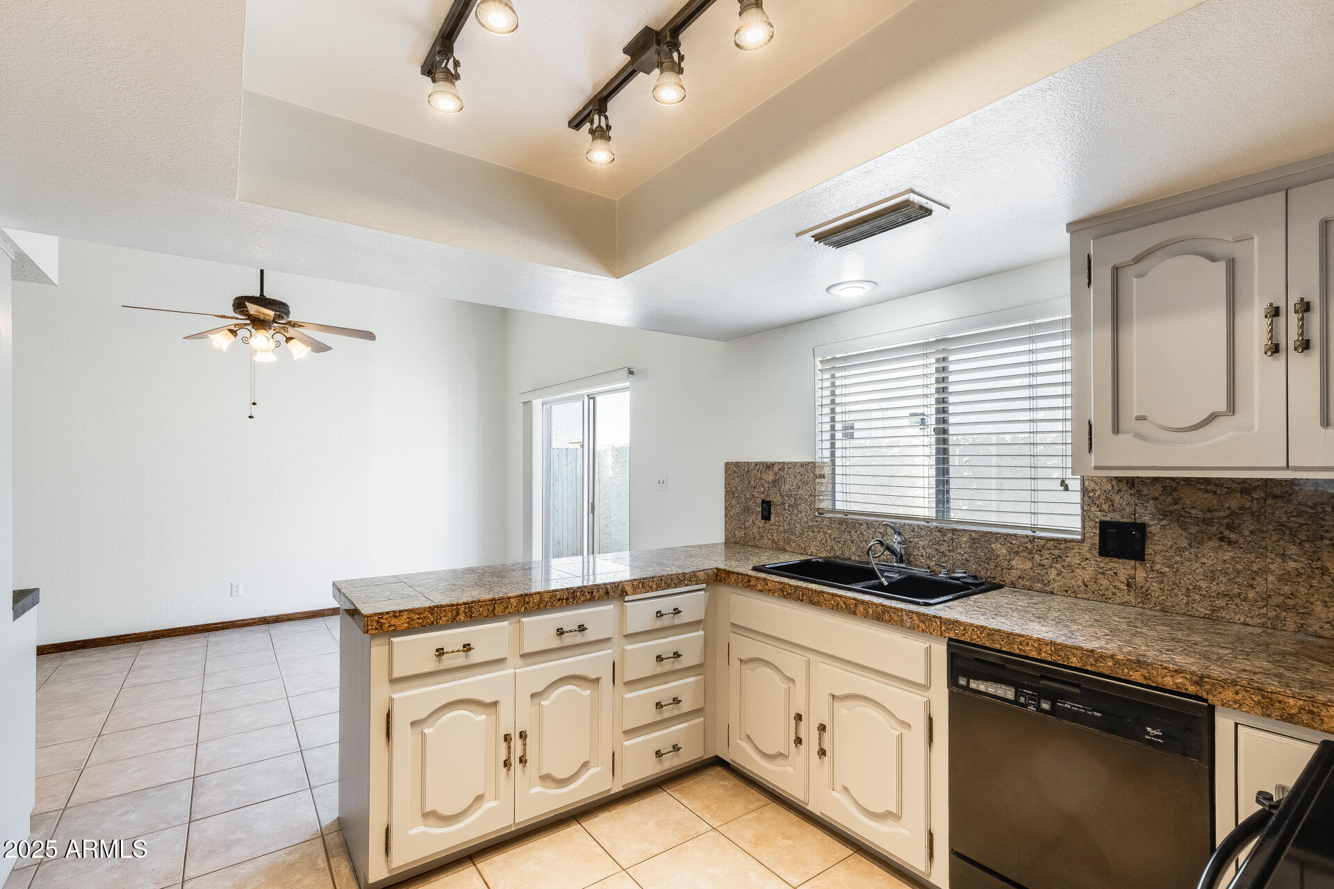 6142 North 13th Street Phoenix, AZ 85014 - Photo 8 of 24 Kitchen