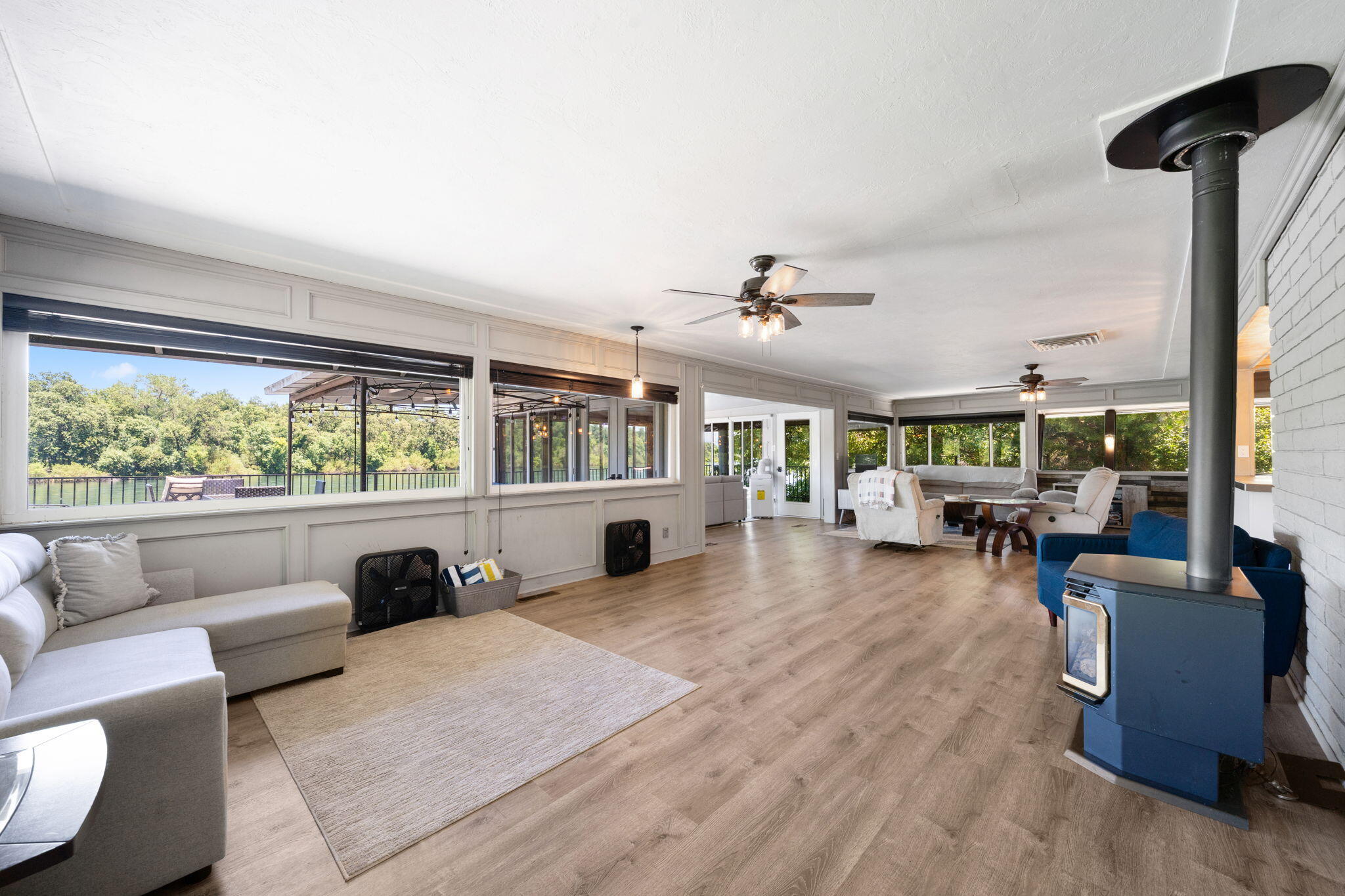 3317 Riverside Drive Anderson, CA 96007 - Photo 11 of 77 Living Room