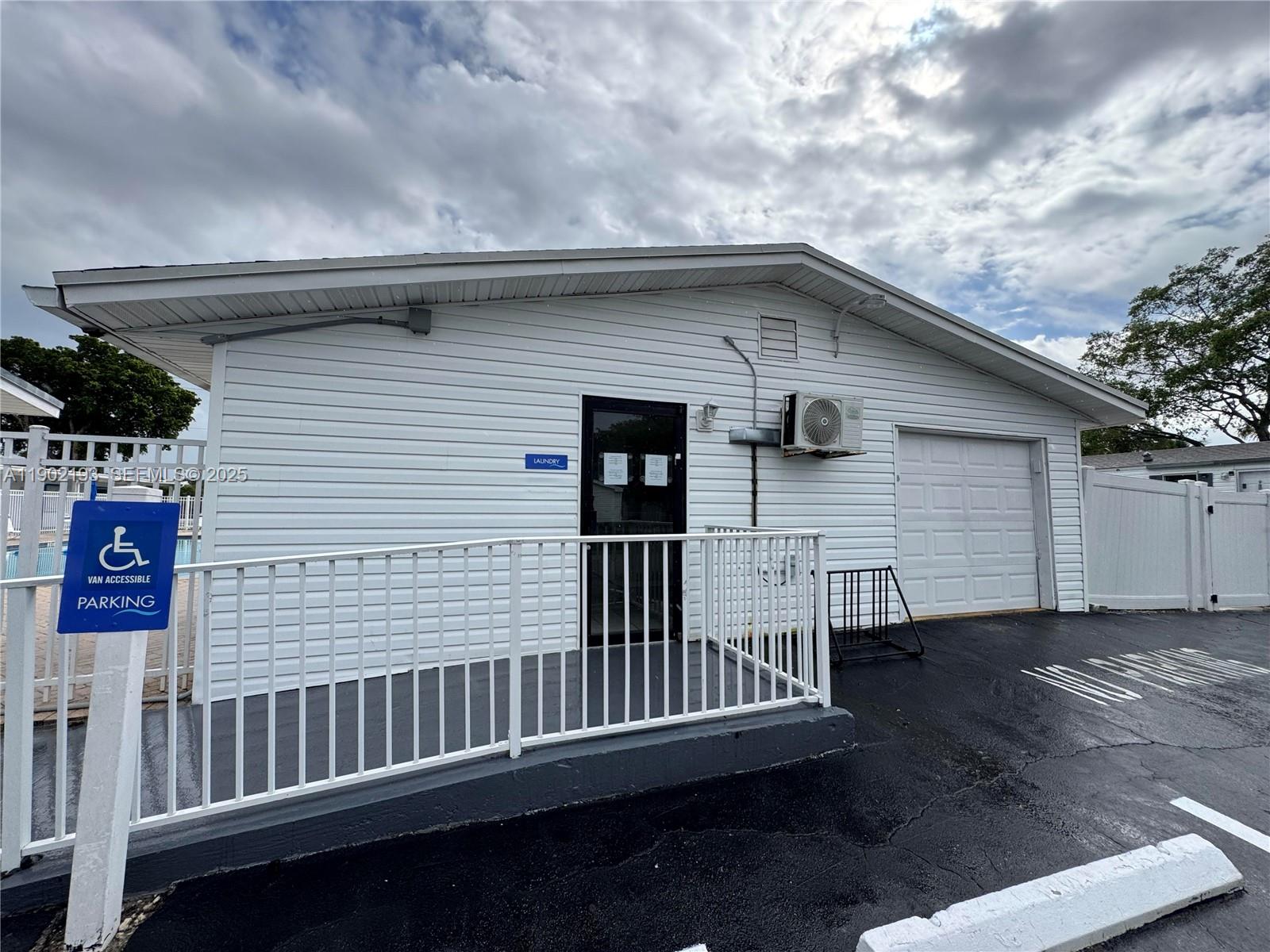 575 Southwest 131st Avenue Davie, FL 33325 - Photo 16 of 20