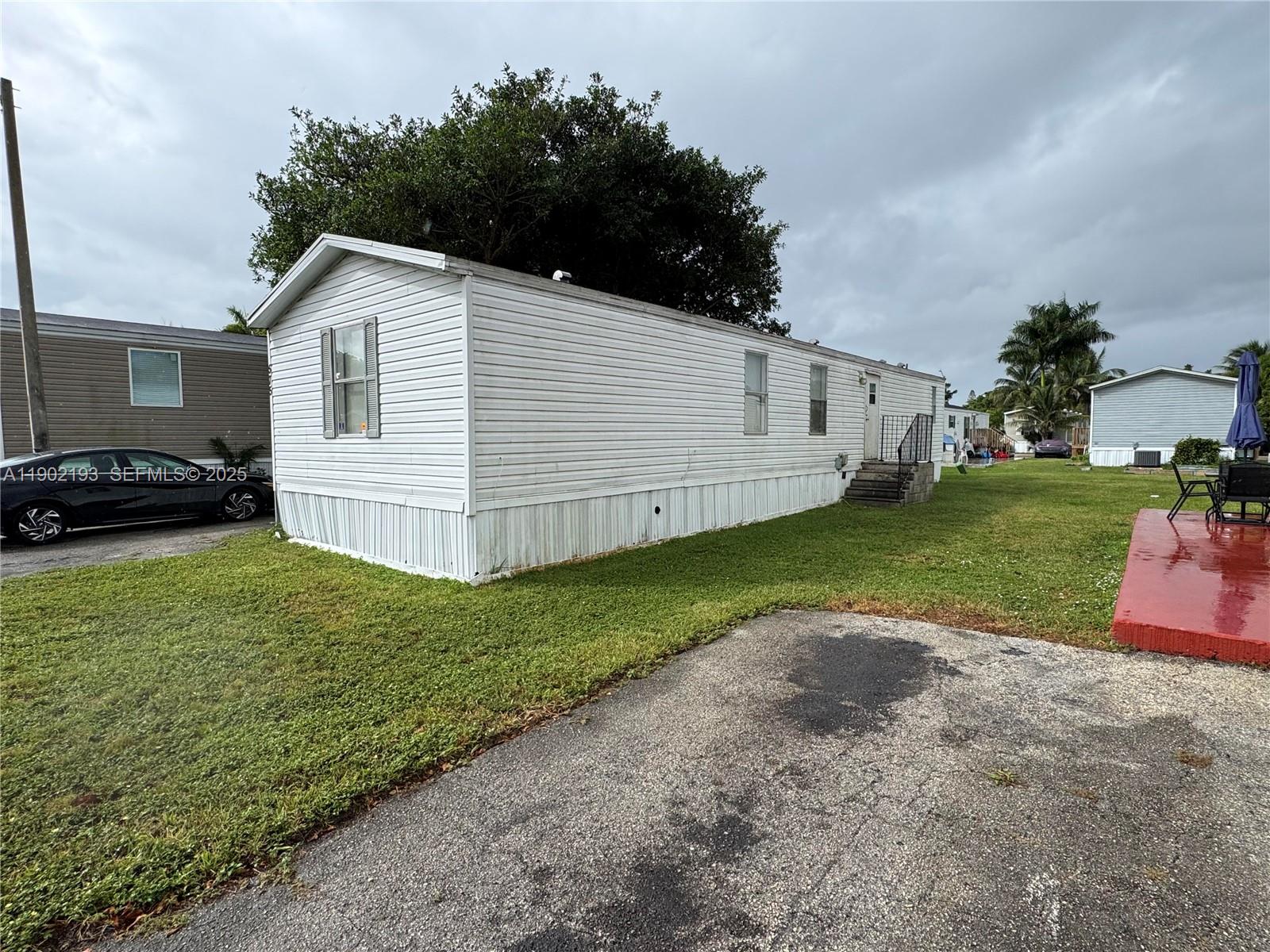 575 Southwest 131st Avenue Davie, FL 33325 - Photo 3 of 20