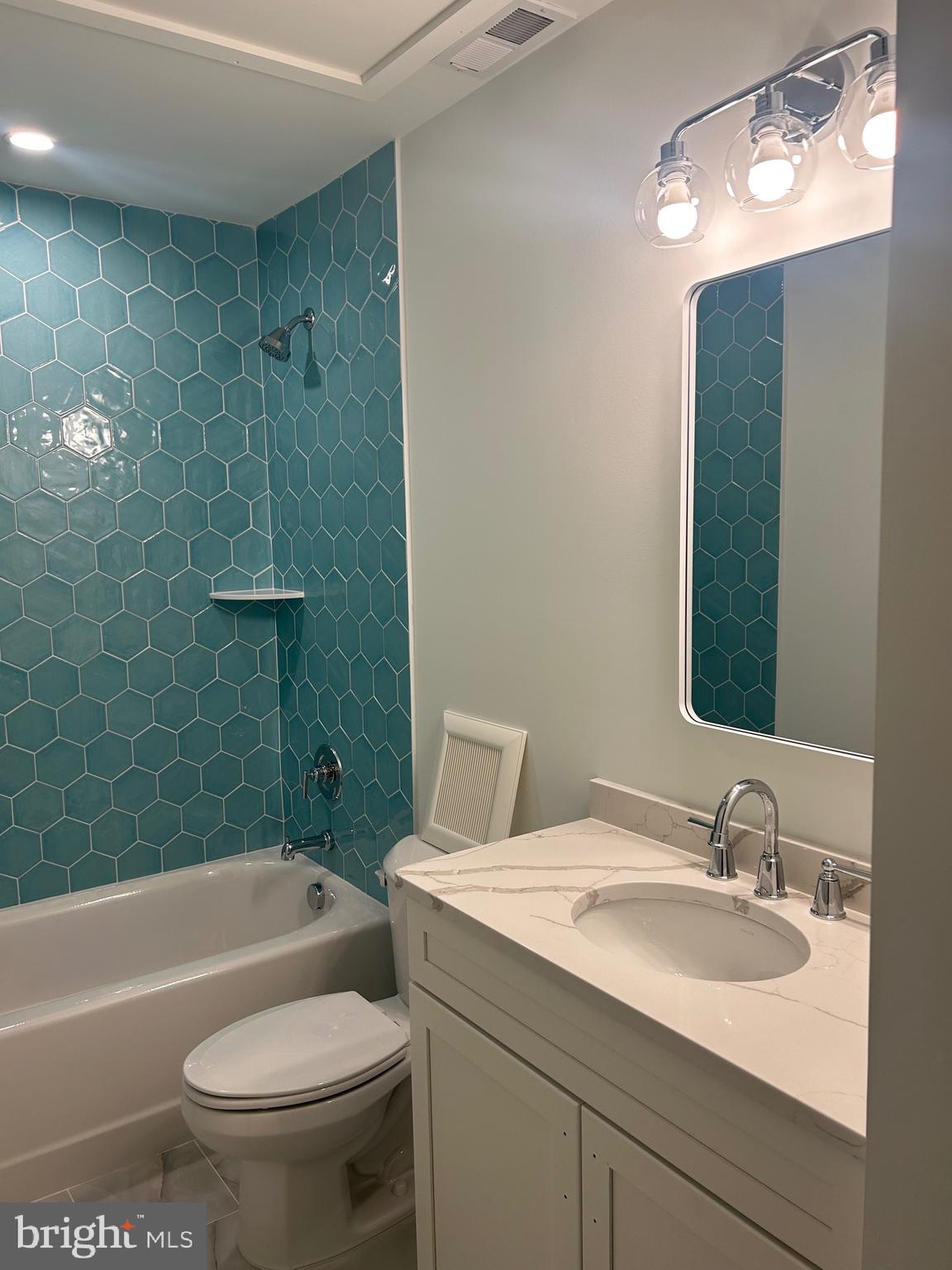 418 Farragut Road, Unit H Wildwood Crest, NJ 08260 - Photo 19 of 28