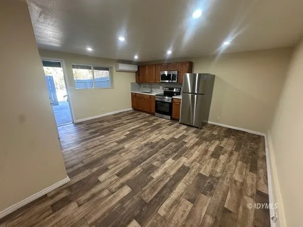 $995 | 26345 Highway 243, Unit F, Idyllwild, CA 92549