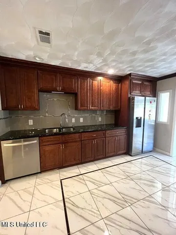 $1,775 | 19 Stratford Place, Gulfport, MS 39503