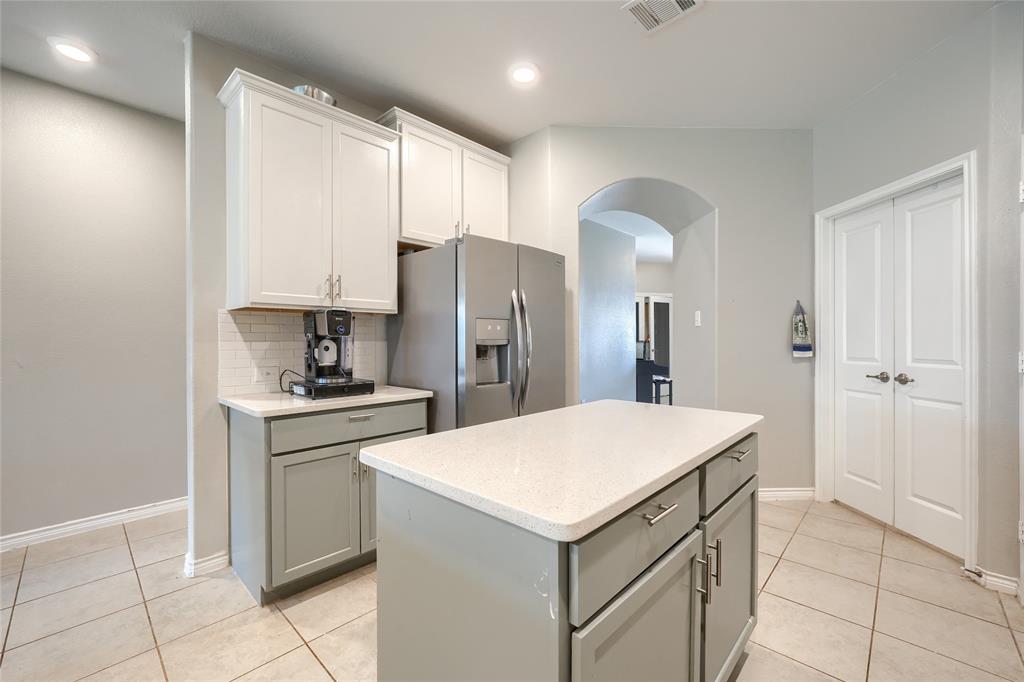 5604 Durst Lane Forney, TX 75126 - Photo 10 of 31 a kitchen with a stove a refrigerator and a sink