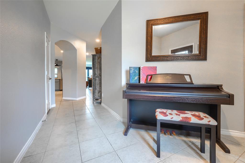 5604 Durst Lane Forney, TX 75126 - Photo 4 of 31 a view of a hallway view with a workspace