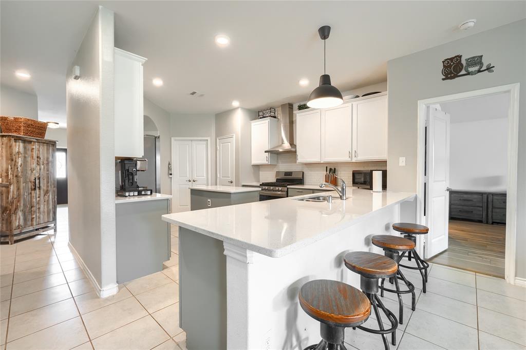5604 Durst Lane Forney, TX 75126 - Photo 7 of 31 a open kitchen with stainless steel appliances kitchen island granite countertop a sink and cabinets