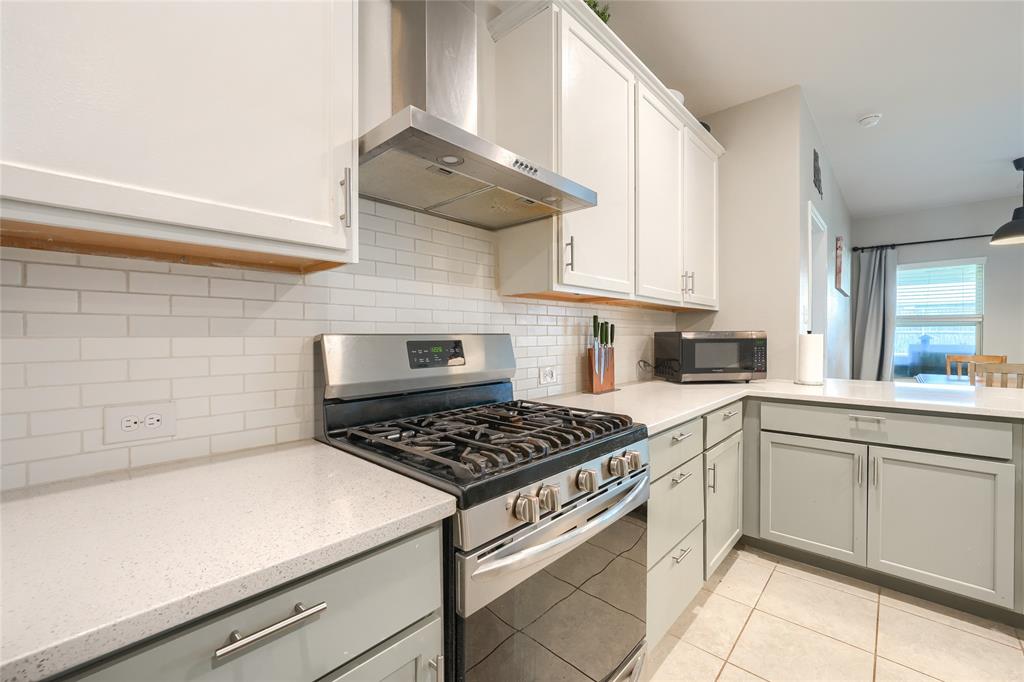 5604 Durst Lane Forney, TX 75126 - Photo 9 of 31 a kitchen with cabinets and appliances