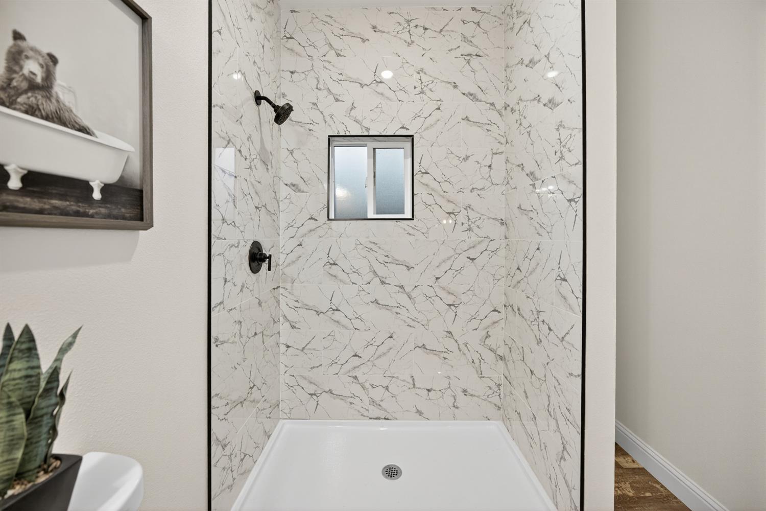 400 Pacific Lodi, CA 95242 - Photo 38 of 50 a bathroom with a bathtub
