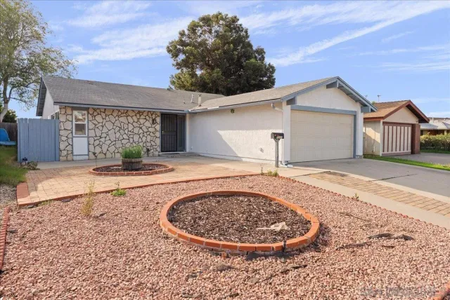 a view of a house with backyard and trees