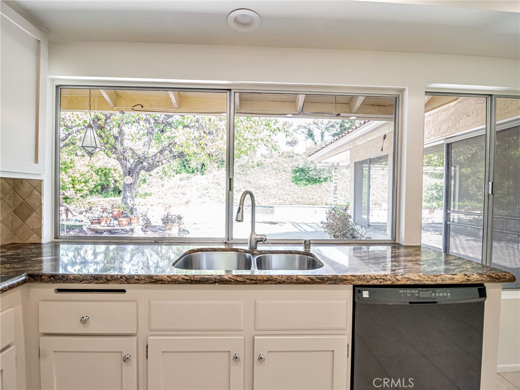 4 Peacock Lane Palos Verdes Peninsula, CA 90274 - Photo 10 of 26