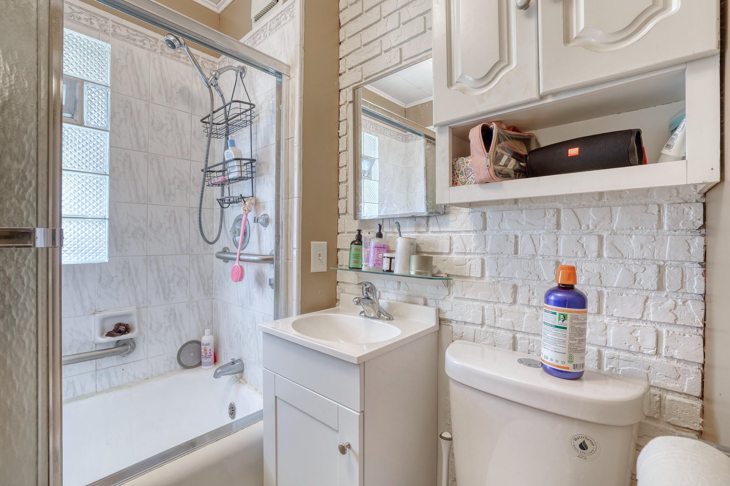 206 North 68th Street Milwaukee, WI 53213 - Photo 12 of 25 Full Bath U1