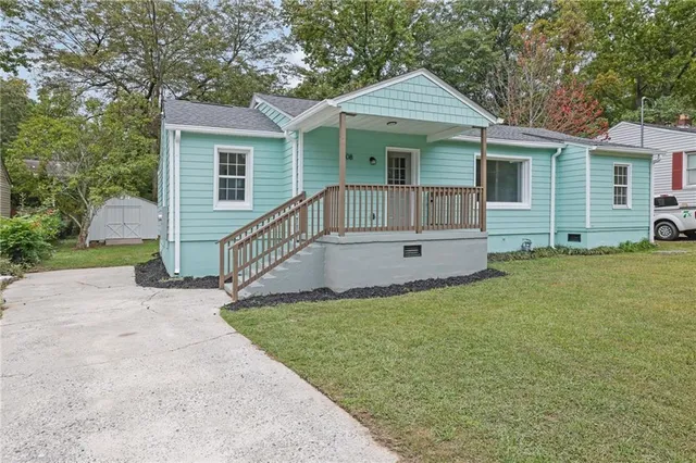 a view of house with backyard and trees