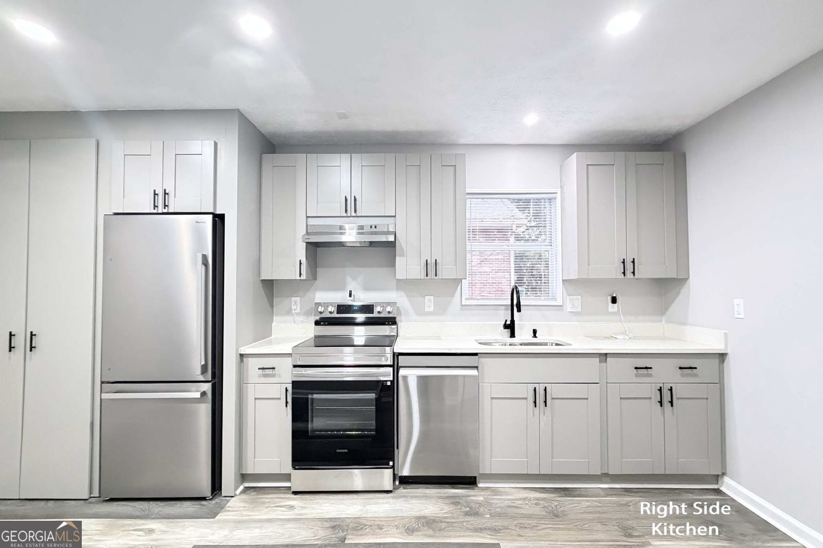 1114 Summer Brook Road Atlanta, GA 30349 - Photo 8 of 38