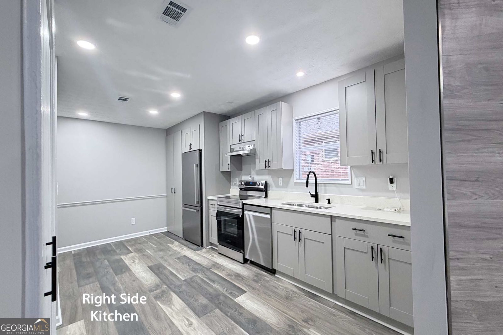 1114 Summer Brook Road Atlanta, GA 30349 - Photo 9 of 38