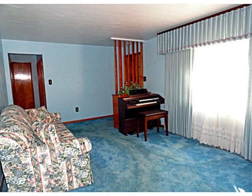 9350 Barnes Lake Road North Huntingdon, PA 15642 - Photo 5 of 17 Living Room.