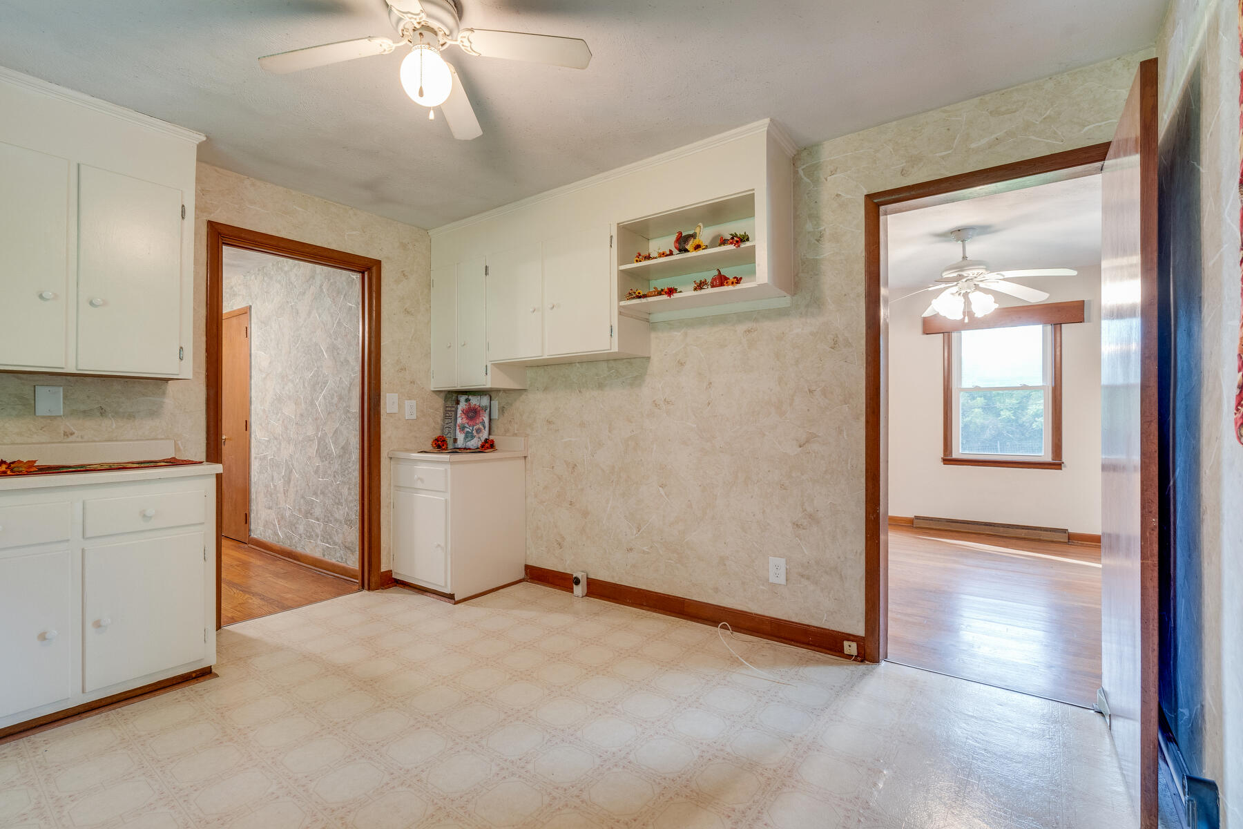 853 Island Road Bristol, VA 24201 - Photo 8 of 29 008