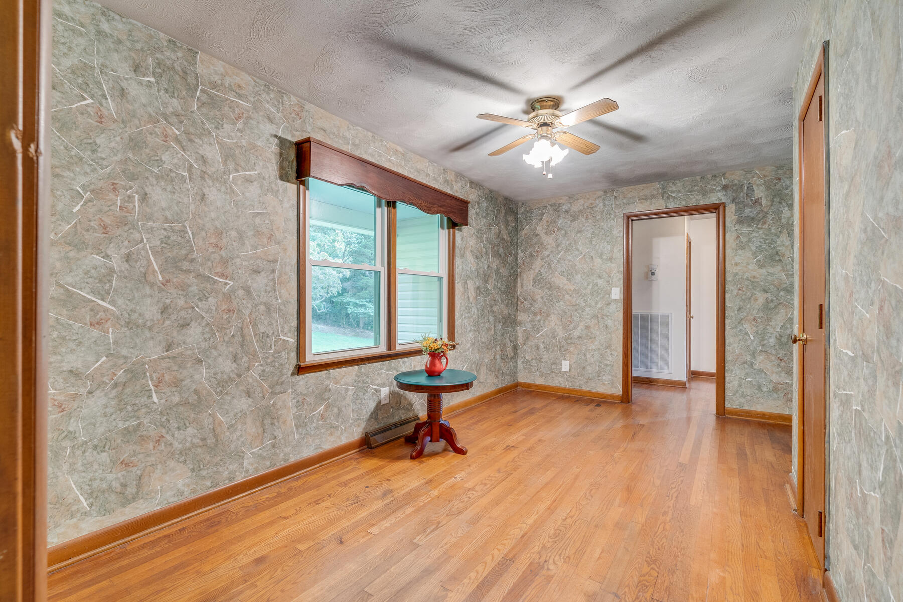 853 Island Road Bristol, VA 24201 - Photo 10 of 29 010