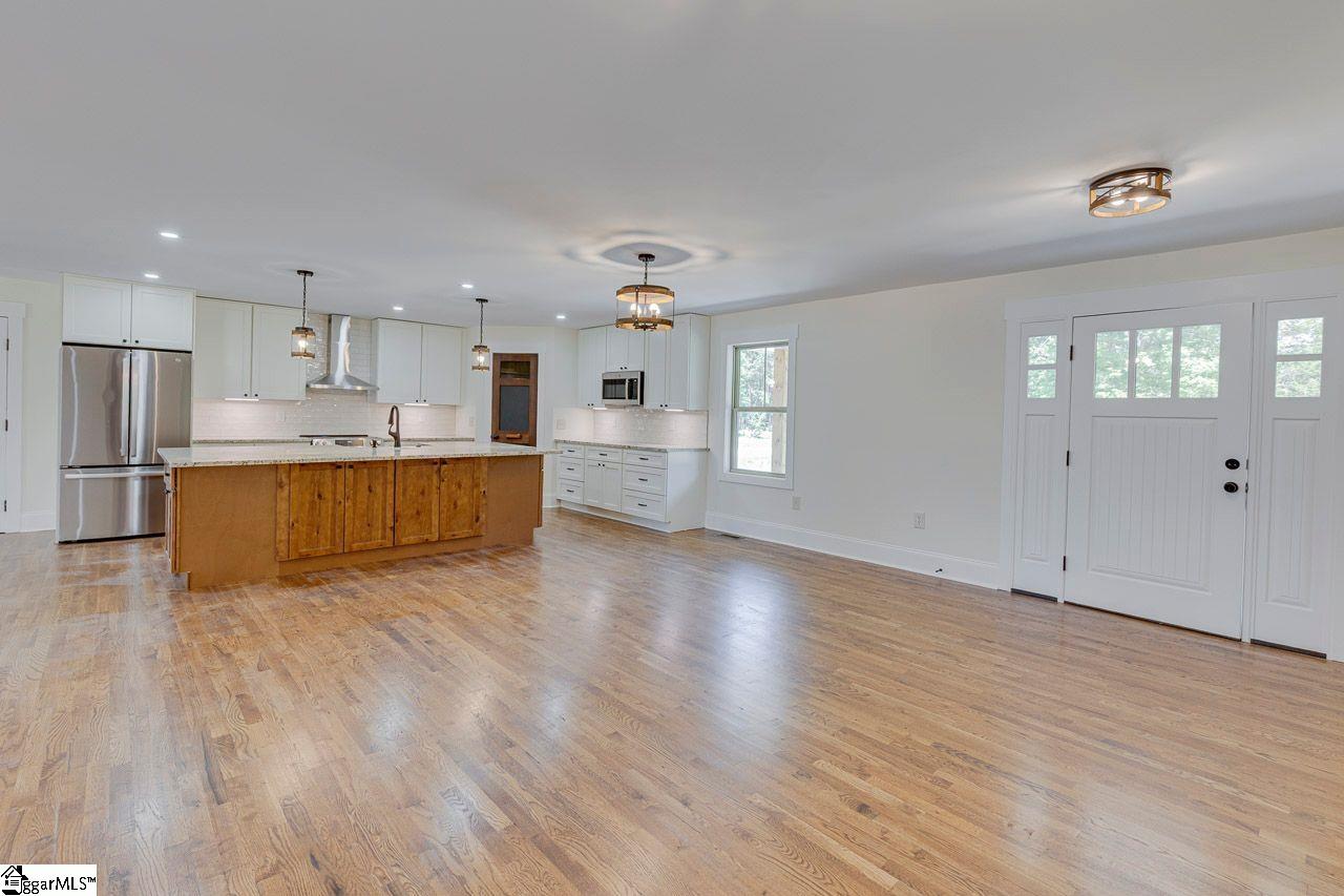 1041 Motlow School Road Campobello, SC 29322 - Photo 3 of 39