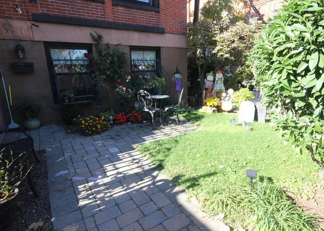 a view of outdoor space yard and porch