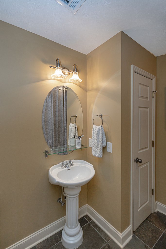 40 Maple Court Midland, GA 31820 - Photo 17 of 38 Bathroom #2 off bedroom #2