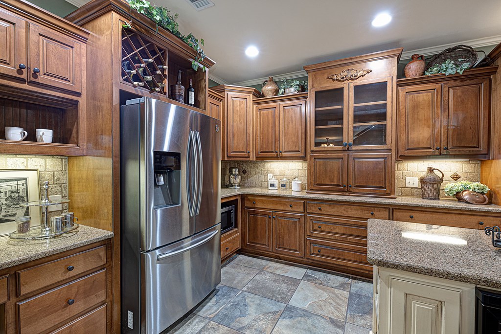 40 Maple Court Midland, GA 31820 - Photo 4 of 38 Custom cabinetry & stainless appliances