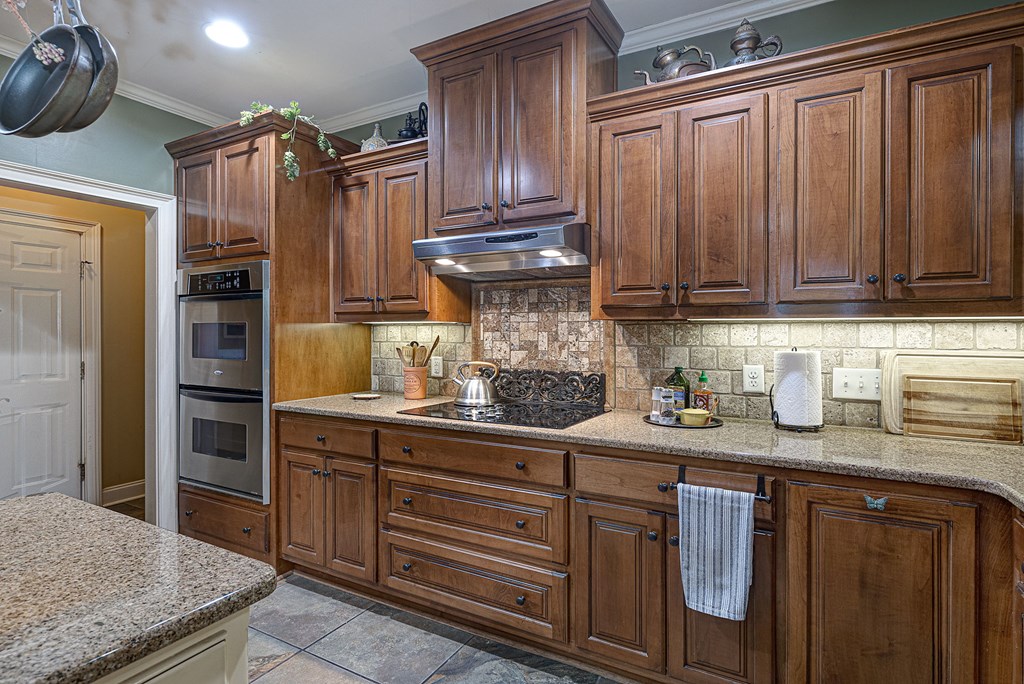 40 Maple Court Midland, GA 31820 - Photo 5 of 38 Double ovens & under cabinet lighting