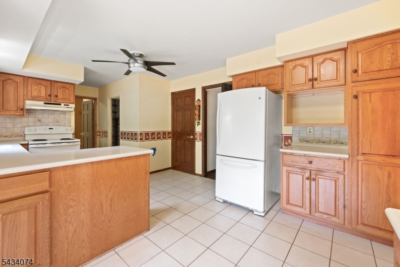 42 Higginsville Road Neshanic Station, NJ 08853 - Photo 12 of 33
