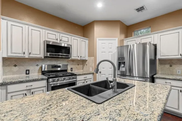 $2,600 | 70 Harvest Wind Place, The Woodlands, TX 77382