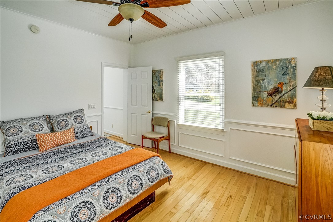 253 Prentice Point Drive Kilmarnock, VA 22482 - Photo 24 of 44 a bedroom with a bed and a table in it