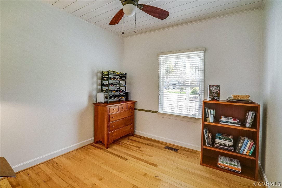 253 Prentice Point Drive Kilmarnock, VA 22482 - Photo 27 of 44 a view of room with window and shelf