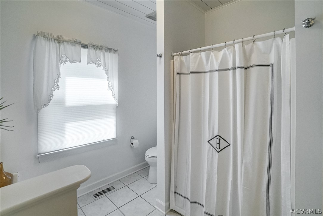 253 Prentice Point Drive Kilmarnock, VA 22482 - Photo 28 of 44 a bathroom with a toilet a sink and a mirror