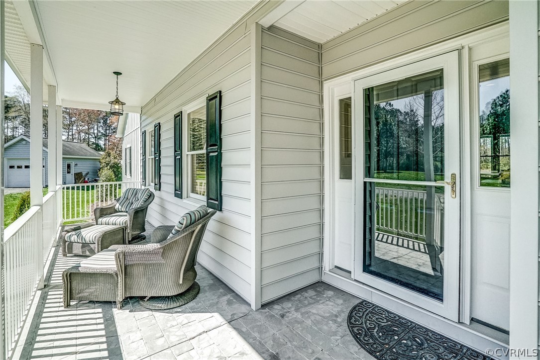 253 Prentice Point Drive Kilmarnock, VA 22482 - Photo 6 of 44 a living room with furniture