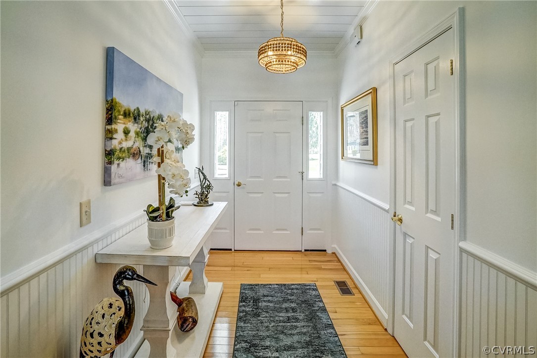 253 Prentice Point Drive Kilmarnock, VA 22482 - Photo 9 of 44 a view of bathroom