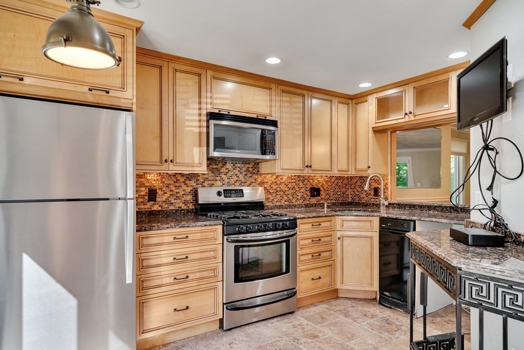 2 Deer Path, Unit 1 Maynard, MA 01754 - Photo 3 of 31 Gallery Image 3