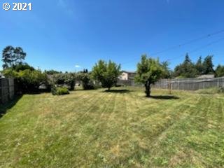 171 18th Street Springfield, OR 97477 - Photo 6 of 25