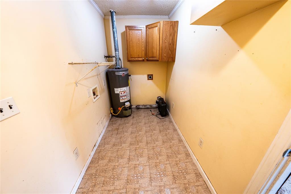 7341 Broadacres Road Shreveport, LA 71129 - Photo 15 of 23 a view of hallway with a chair and a potted plant