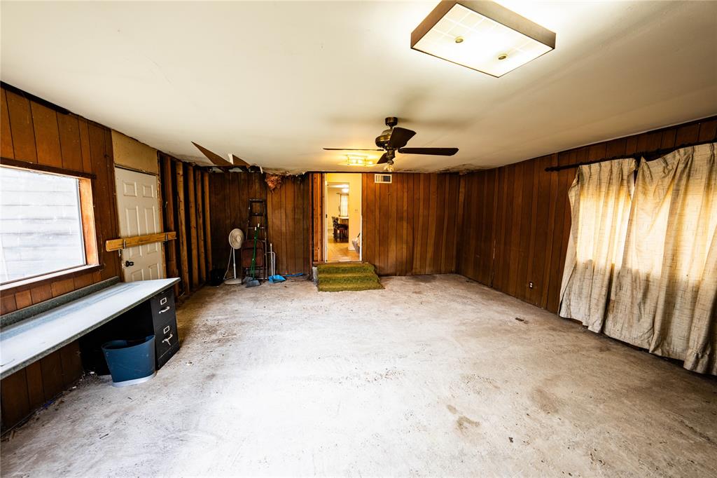 7341 Broadacres Road Shreveport, LA 71129 - Photo 19 of 23 a view of an empty room with a window