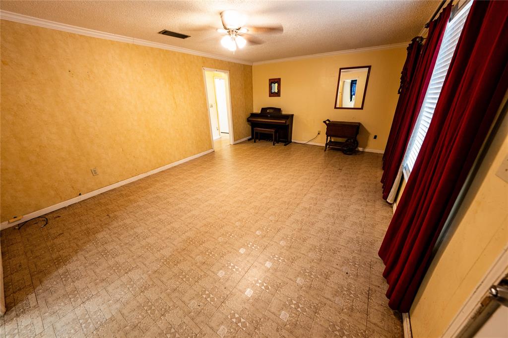 7341 Broadacres Road Shreveport, LA 71129 - Photo 22 of 23 a view of an empty room with a window