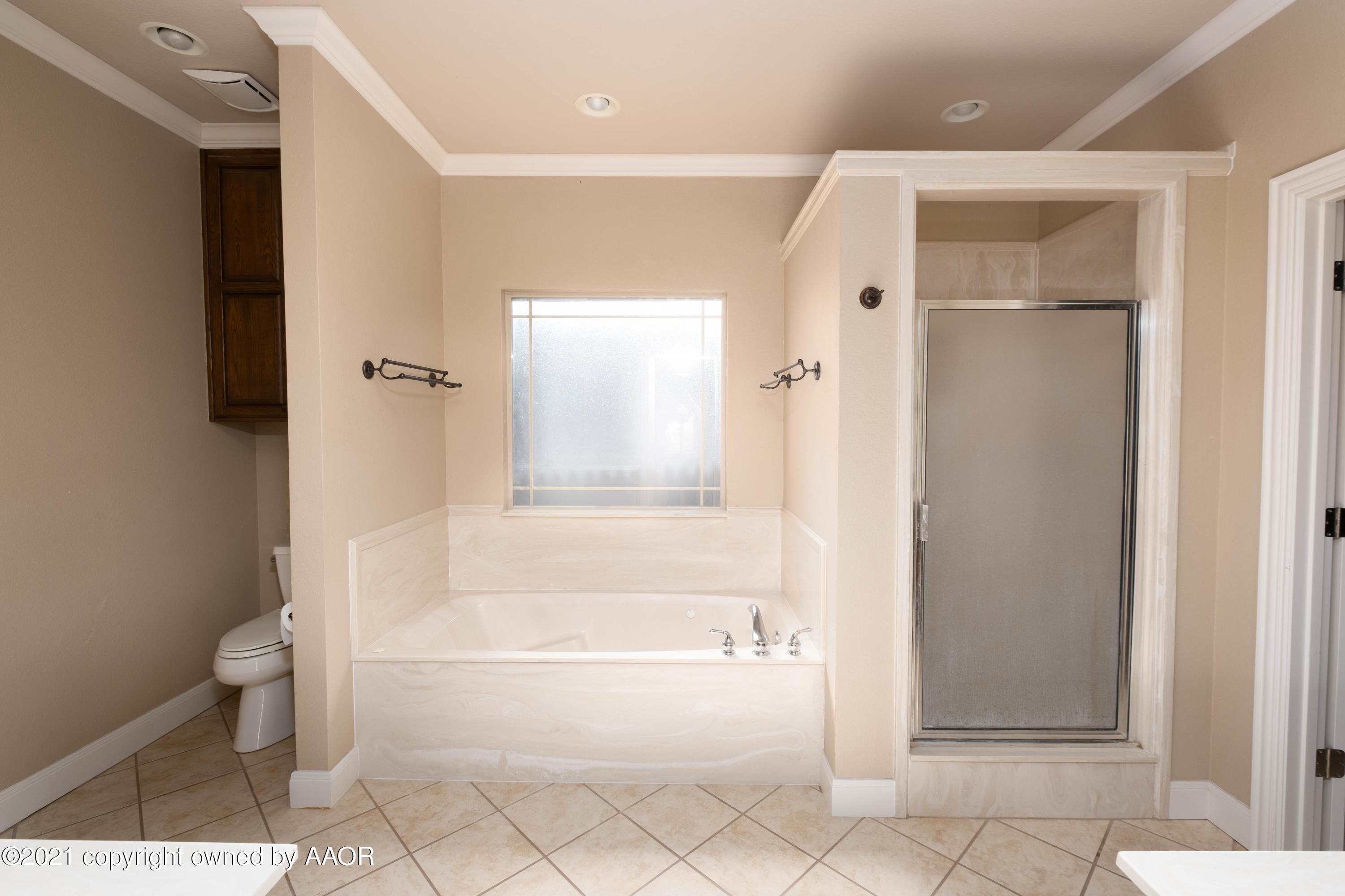 6607 Sumac Place Amarillo, TX 79124 - Photo 19 of 32 a bathroom with a bathtub and a toilet