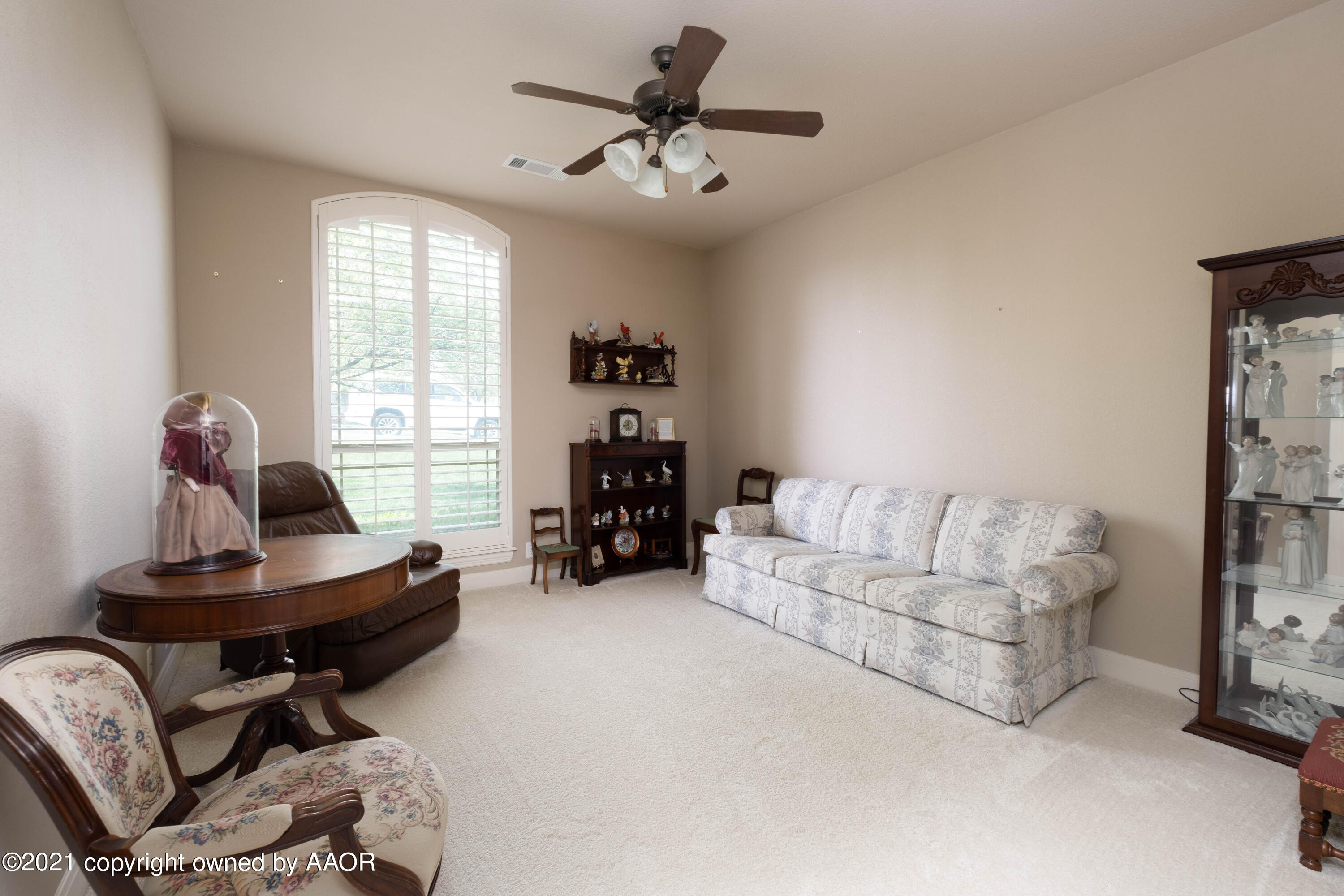 6607 Sumac Place Amarillo, TX 79124 - Photo 20 of 32 a living room with furniture and a chandelier