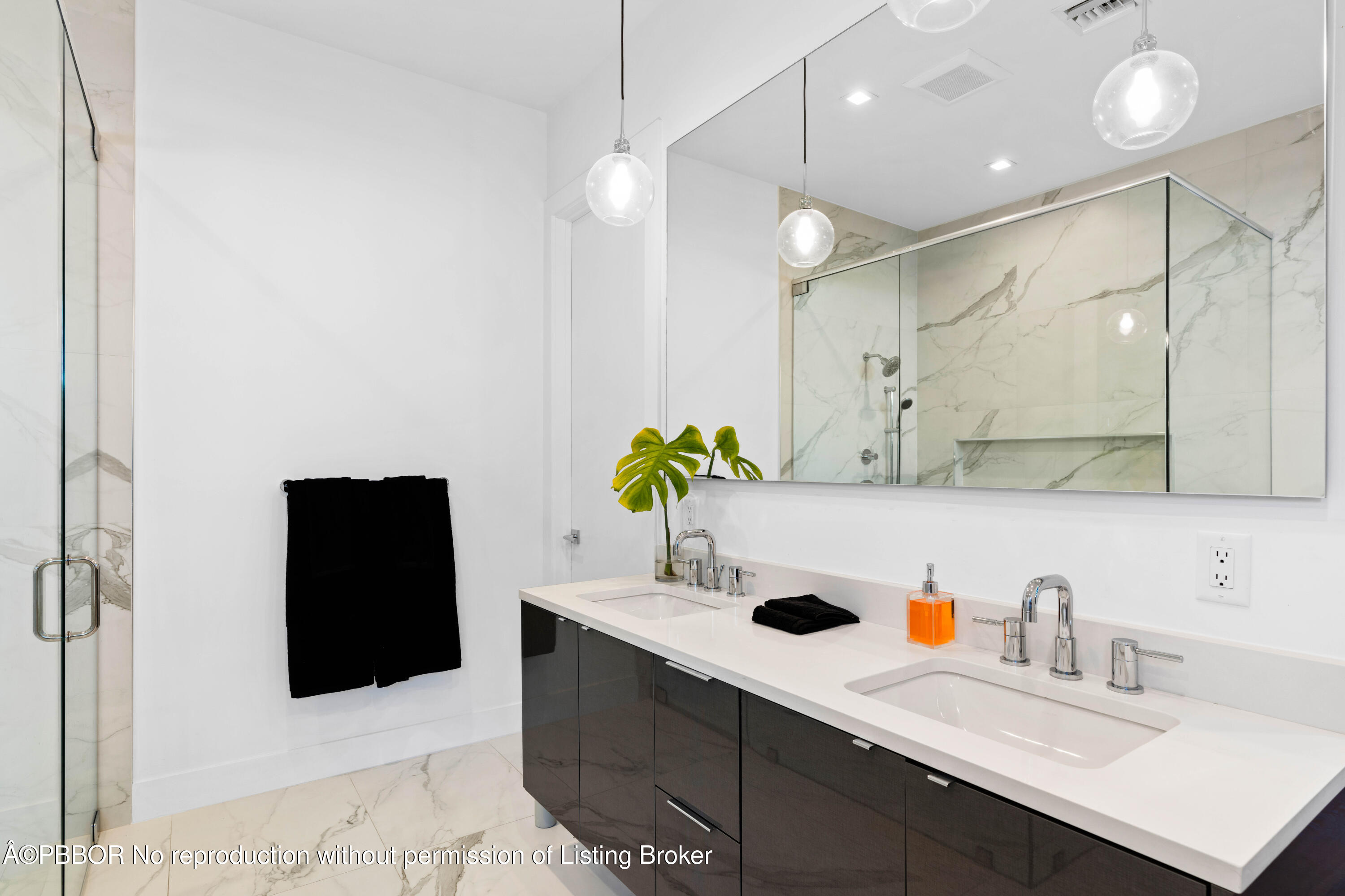 230 Seville Road West Palm Beach, FL 33405 - Photo 15 of 25 a bathroom with a sink and a mirror