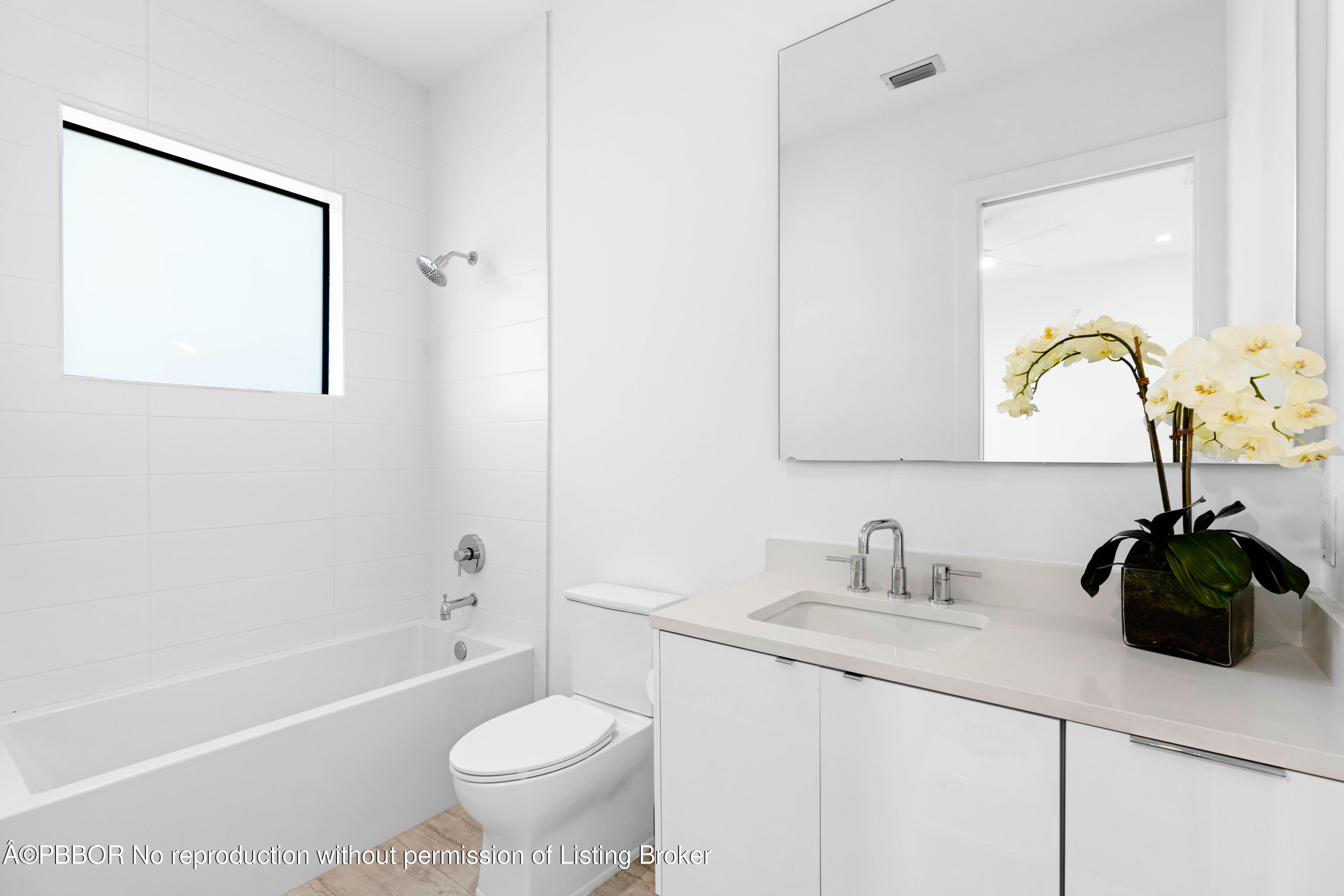 230 Seville Road West Palm Beach, FL 33405 - Photo 17 of 25 a bathroom with a sink a toilet and a bathtub