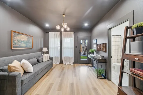 $4,600 | 1307 East 27th Street, Houston, TX 77009