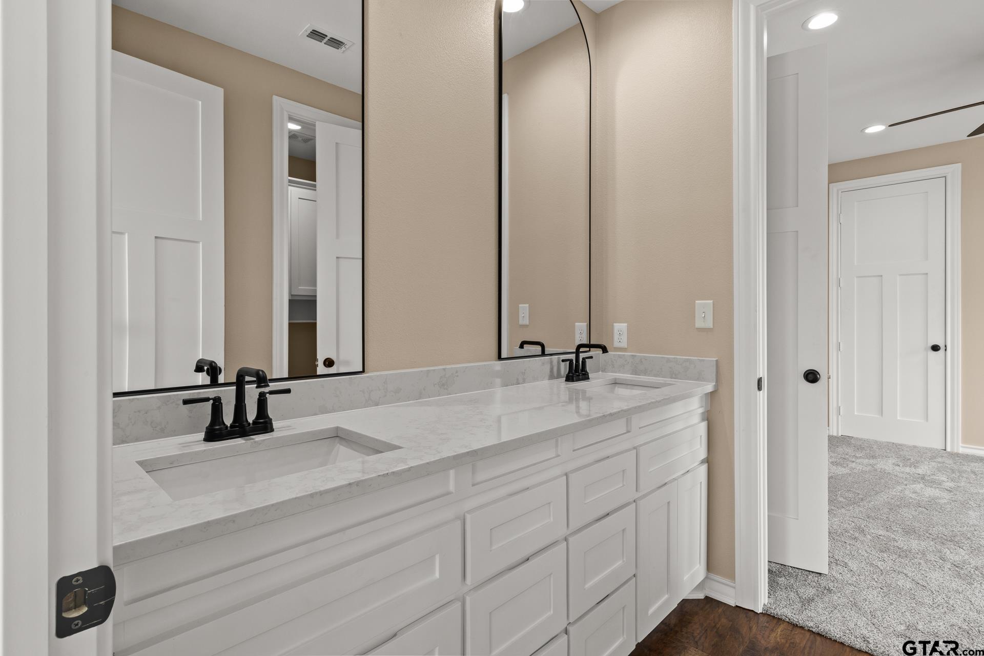 1003 Stone Haven Mount Pleasant, TX 75455 - Photo 22 of 41 a bathroom with 2 sink and a mirror