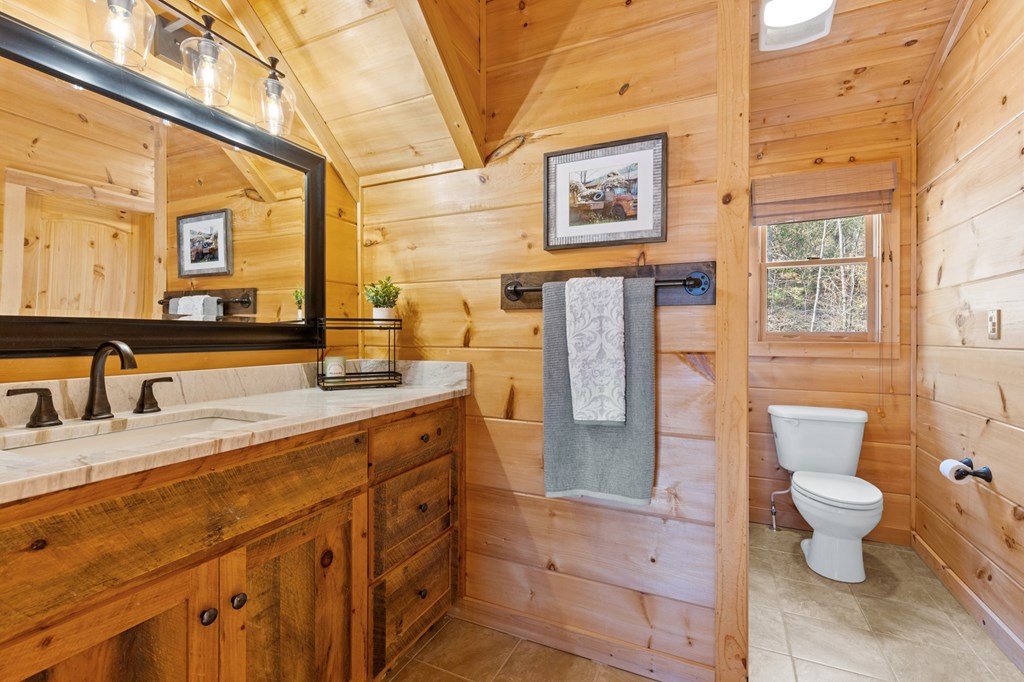 161 Cub Trail Cherry Log, GA 30522 - Photo 31 of 57 Primary Bathroom