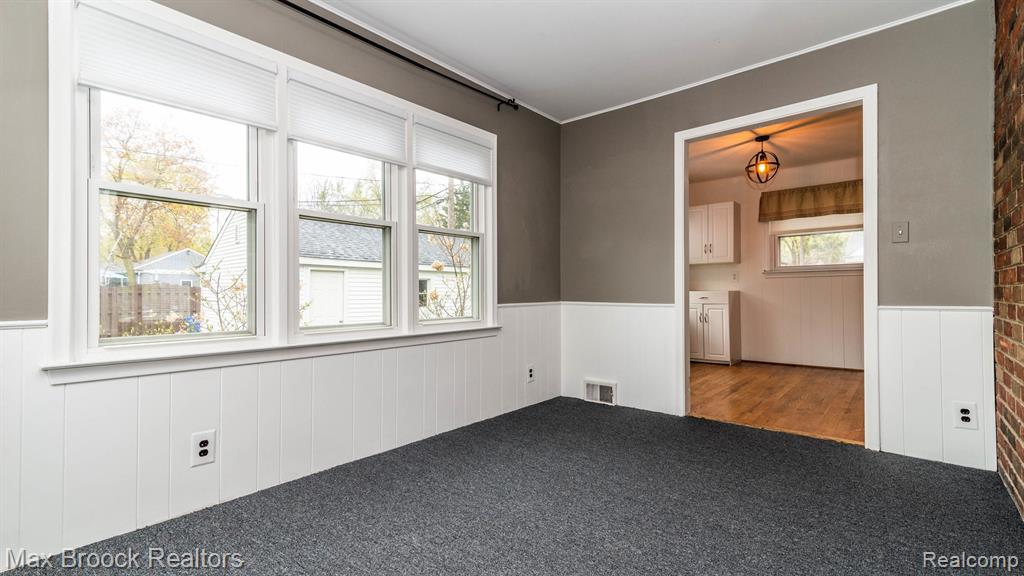 2602 Trafford Road Royal Oak, MI 48073 - Photo 9 of 26
