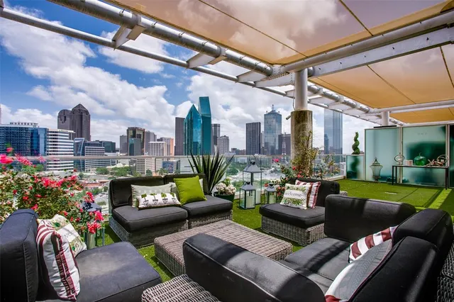 a view of a fountain in the middle of a city