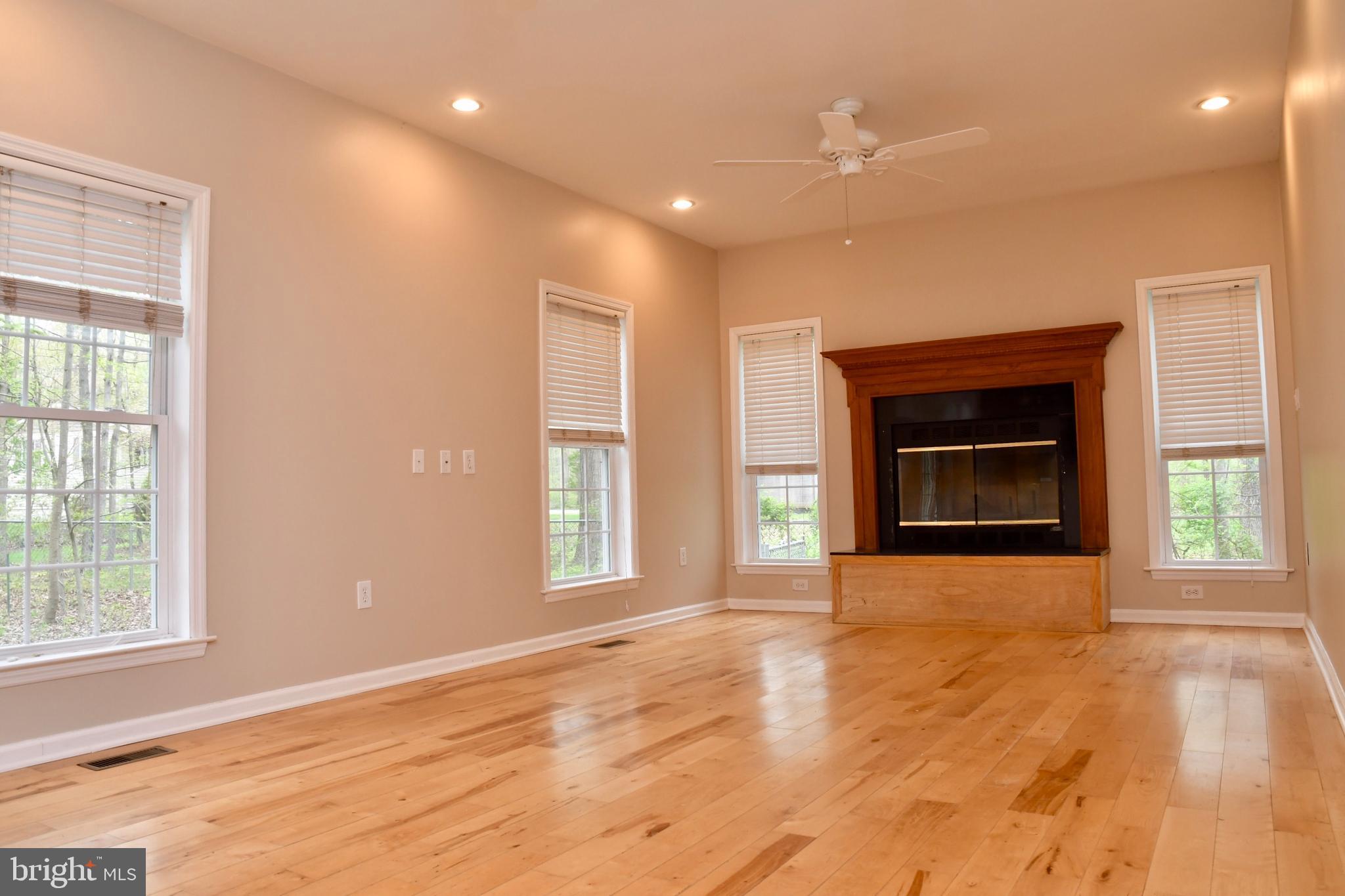 2138 Barrison Point Road Baltimore, MD 21221 - Photo 20 of 64 Family Room off Kitchen