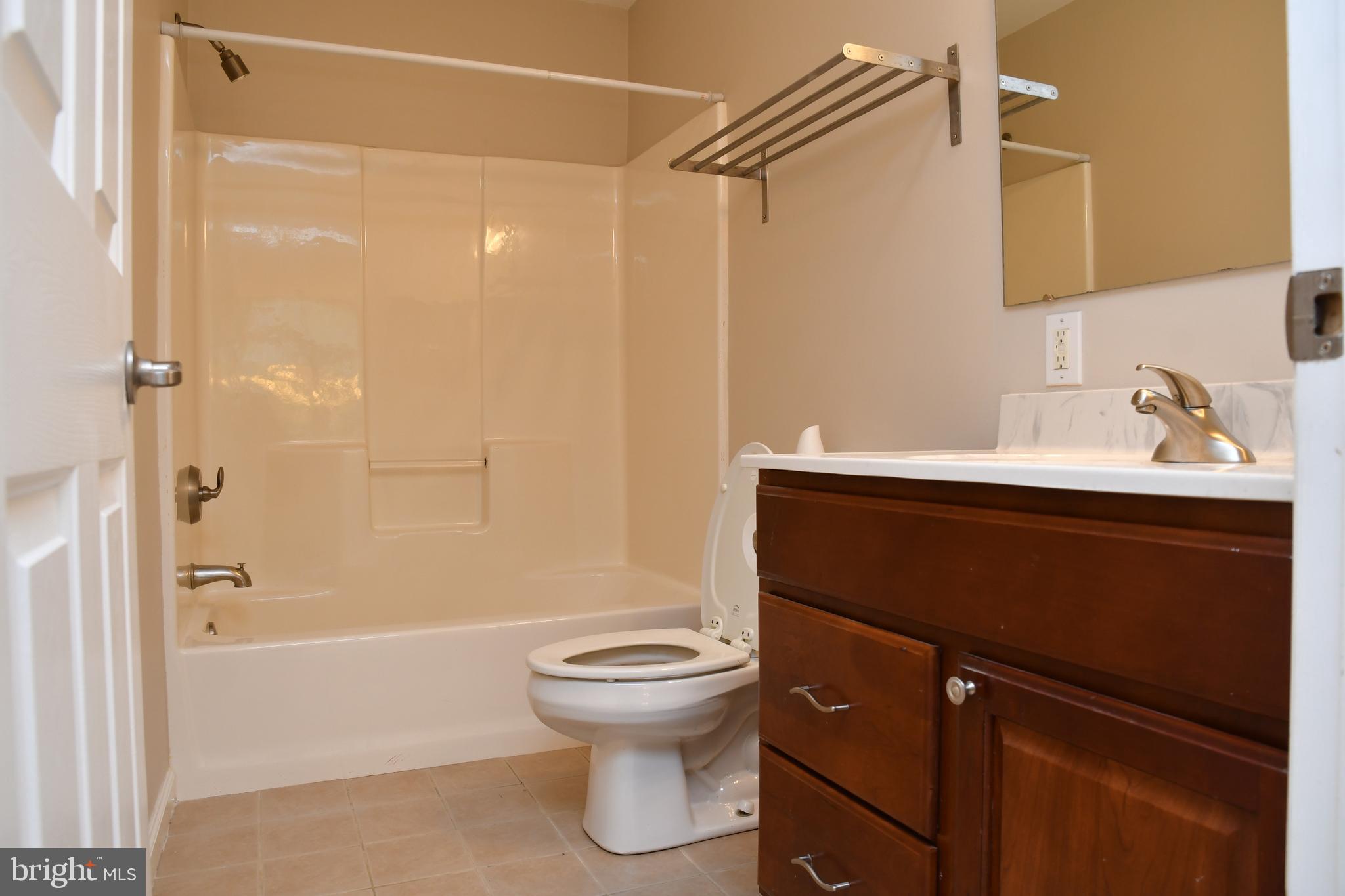 2138 Barrison Point Road Baltimore, MD 21221 - Photo 44 of 64 Full Bath Upper Level